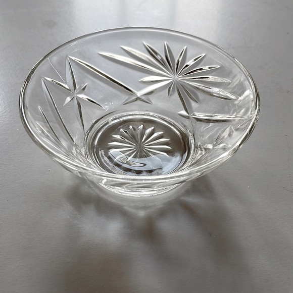 VTG - Depression Glass Dessert Bowls - Picture 6 of 7